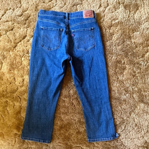 Levi classic faded capris - Picture 6 of 9